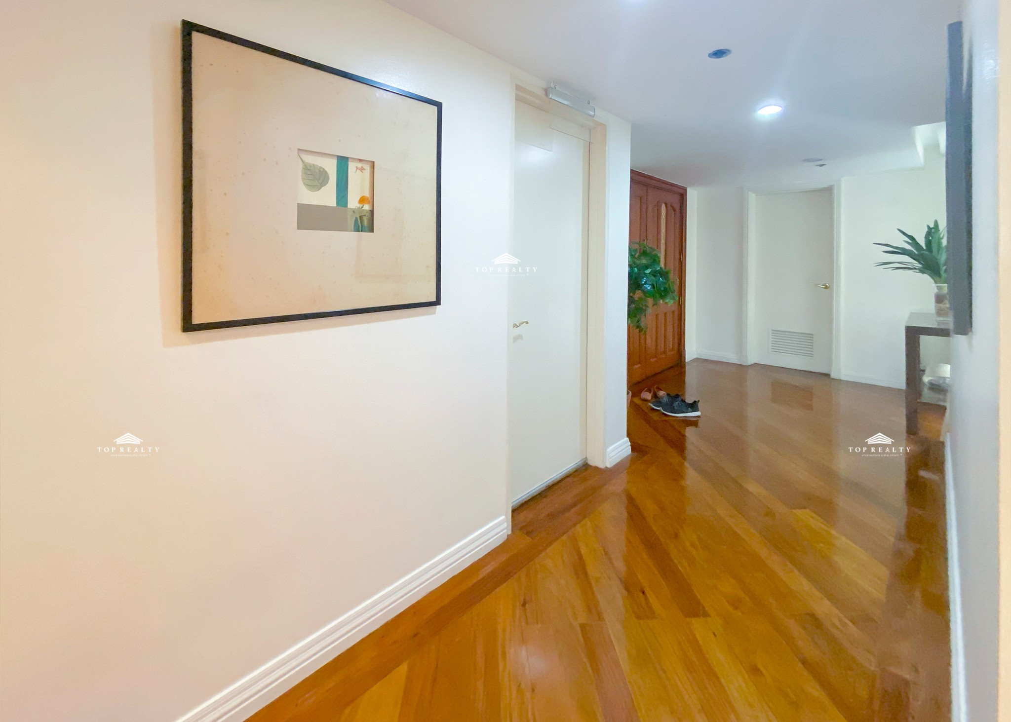 Interior-decorated Corner Unit for Sale in Forbes Tower, Makati City photo 3