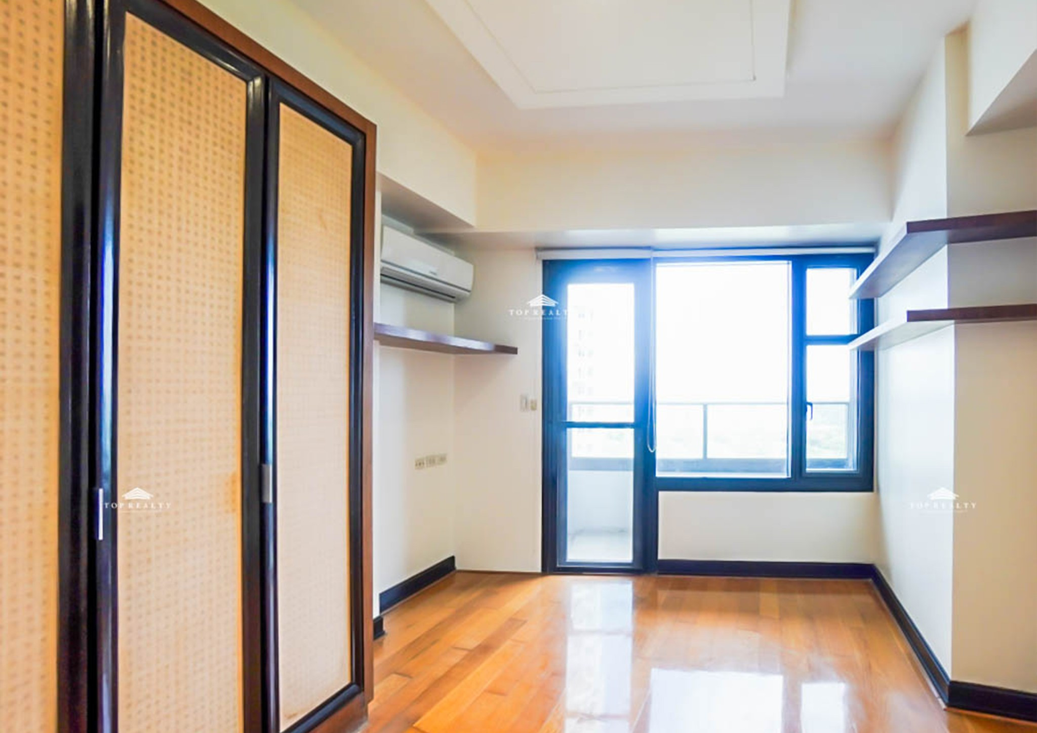 Exclusive and spacious residence in a prime BGC location photo 5