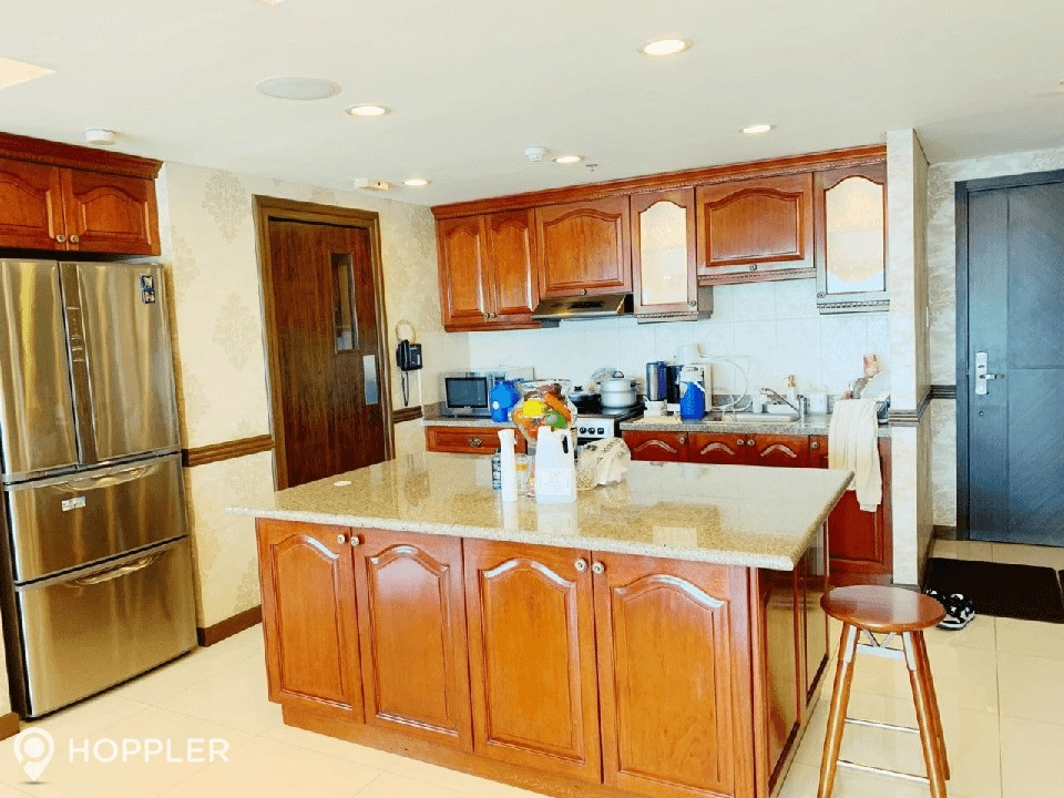 2BR Condo for Sale in MetroWalk Complex, Ortigas Center, Pasig photo 3