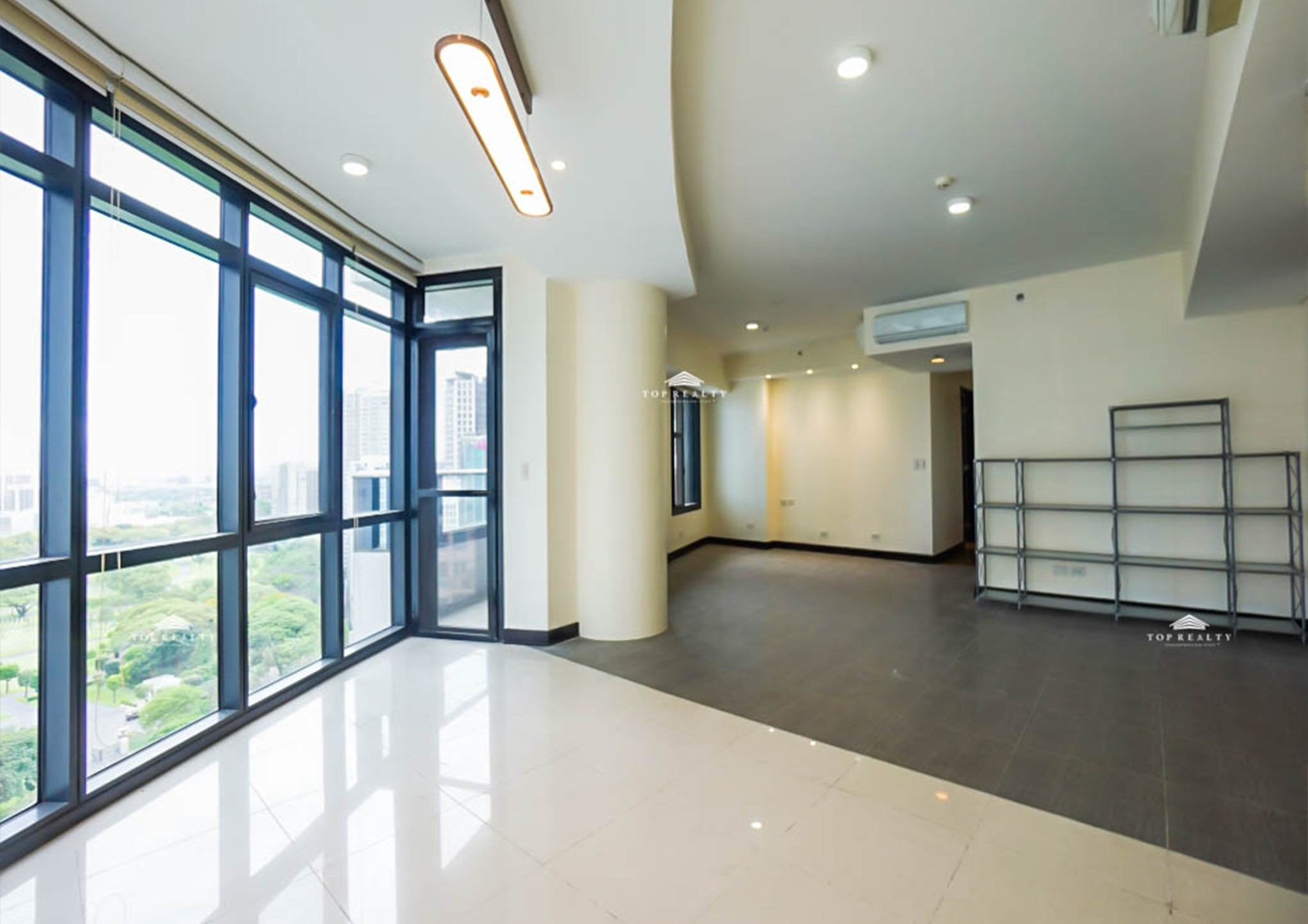Exclusive and spacious residence in a prime BGC location photo 2