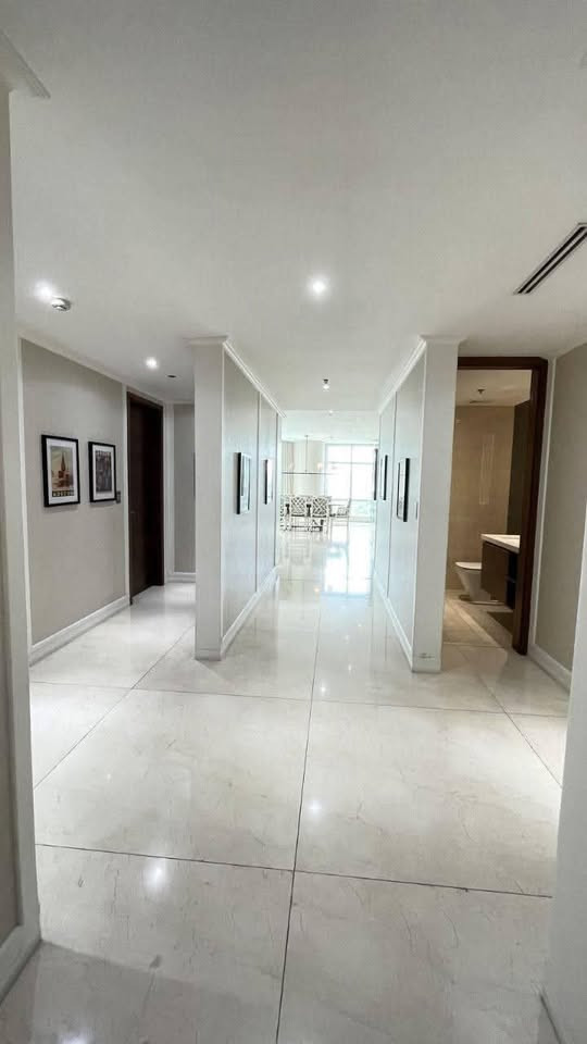 TWO ROXAS TRIANGLE 3 Bedroom Fully furnished and Interior decorated photo 4
