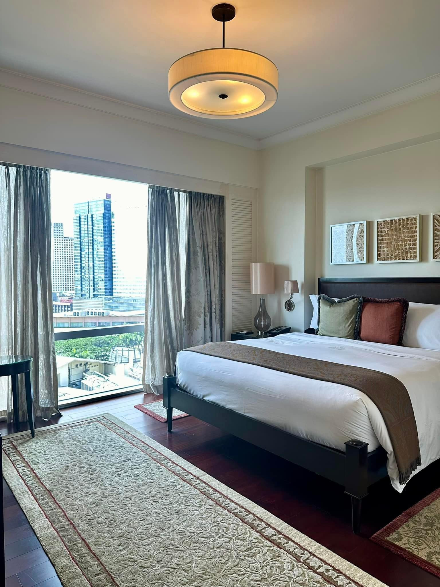 A Dazzling Condo Unit for Sale in Raffles Makati. photo 1