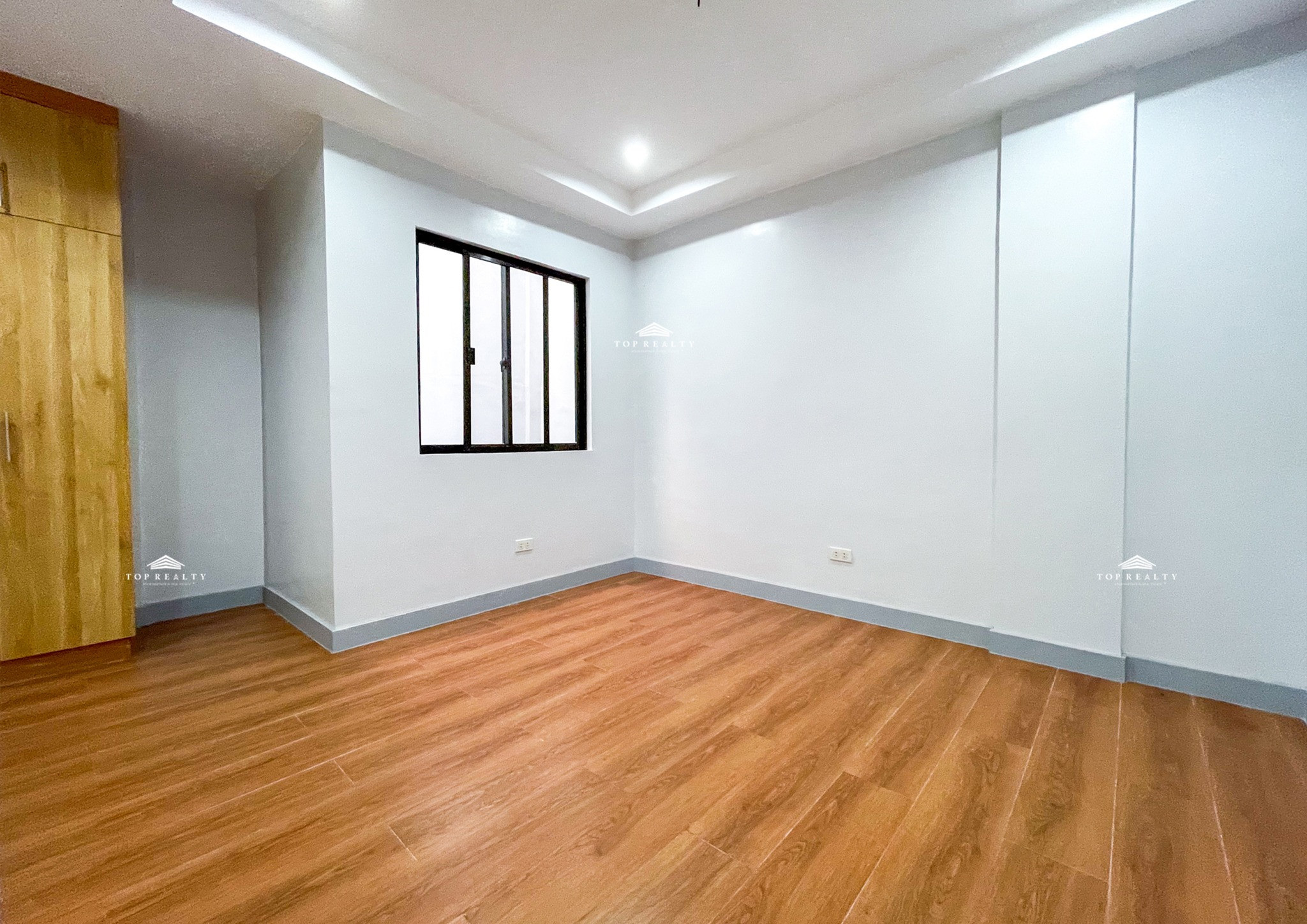 Brand-new townhouses located in a secure, exclusive gated community within a pri photo 5