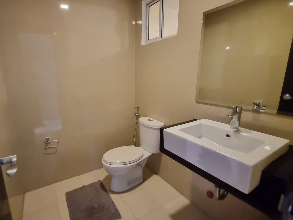 Fully furnished 3-bedroom condo with parking for sale at The Venice Luxury photo 5