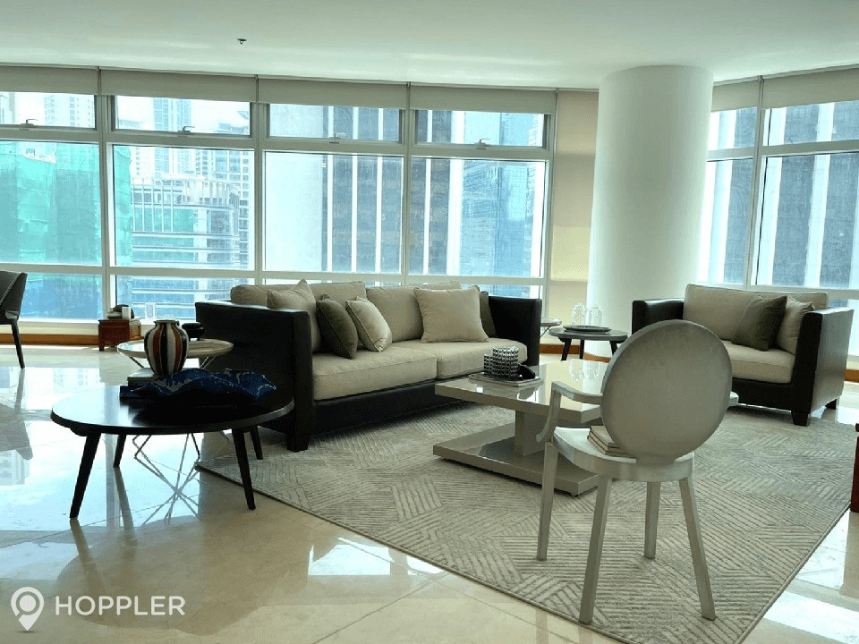 3BR Condo for Sale in Two Roxas Triangle, Salcedo Village, Makati photo 1