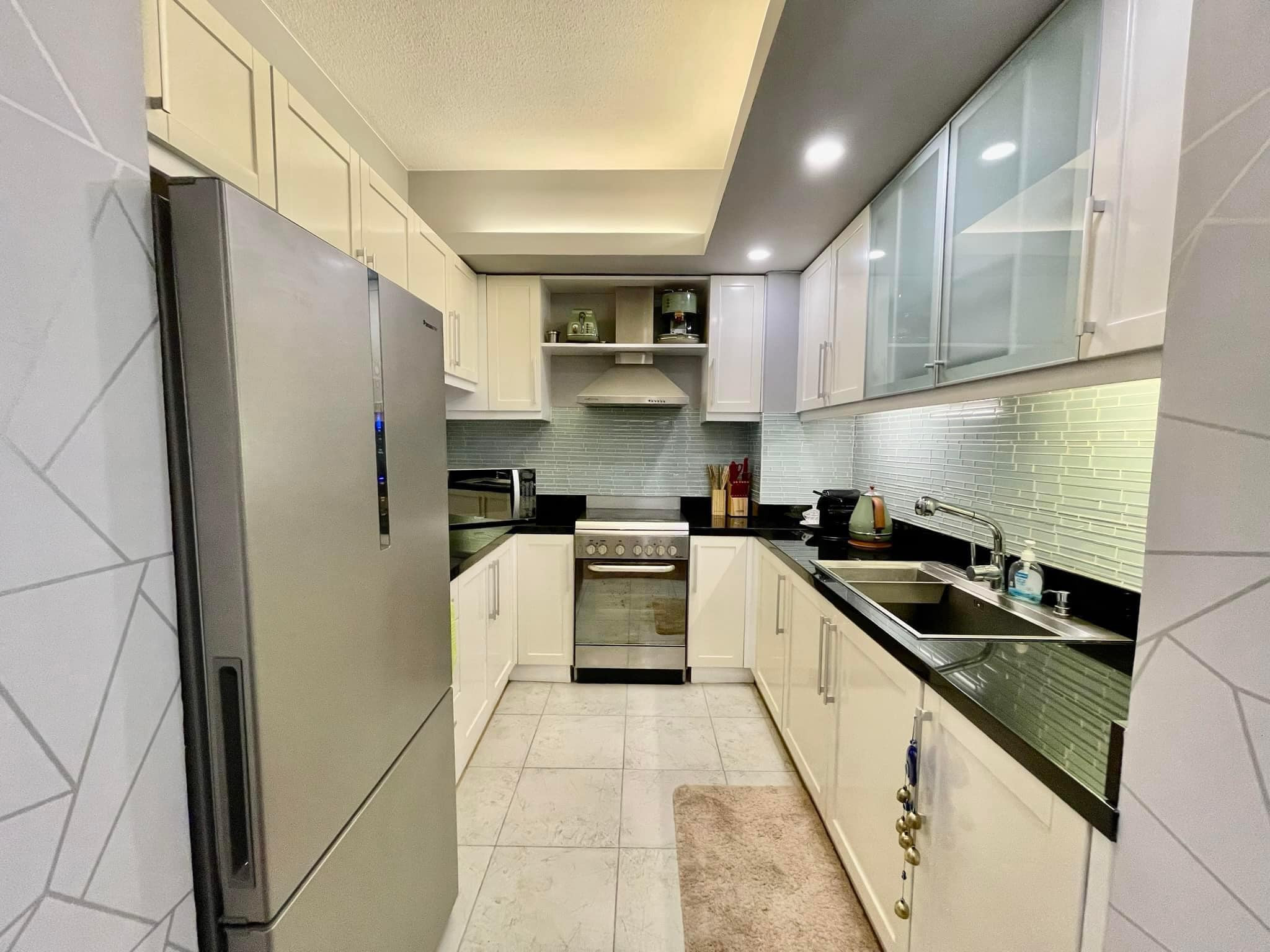 An Elegant 1 Bedroom Condo for Sale in One Serendra photo 3