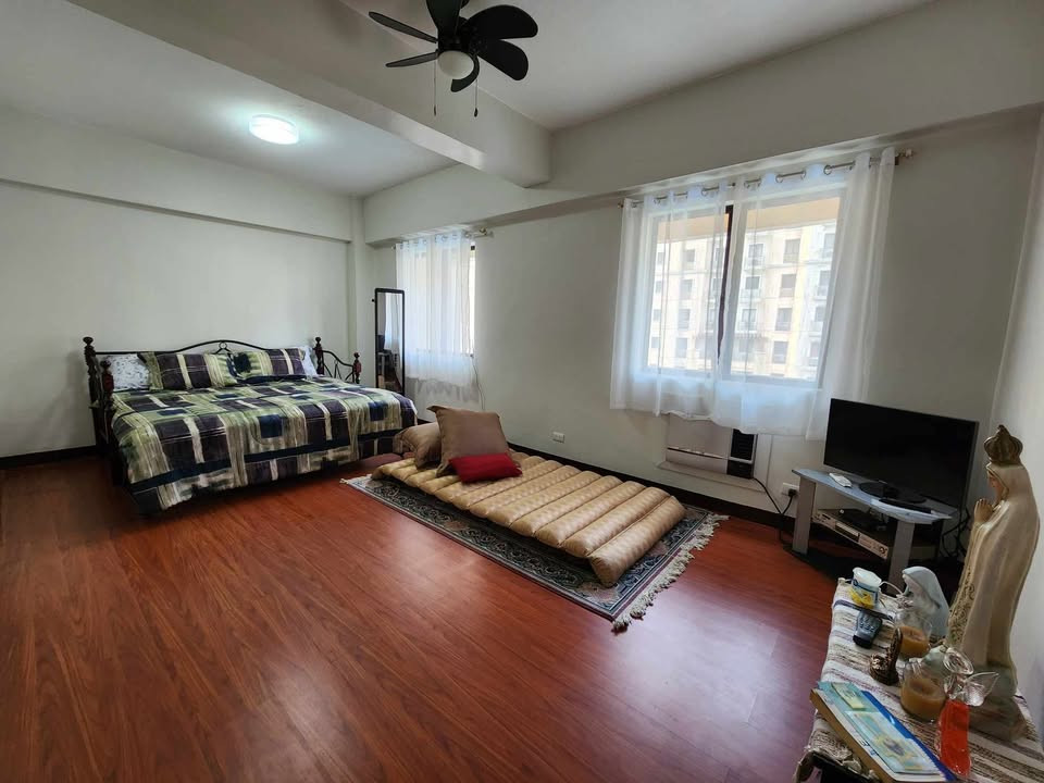 3 Bedroom Condo Unit For Sale Located at Sarasota, Newport City photo 5