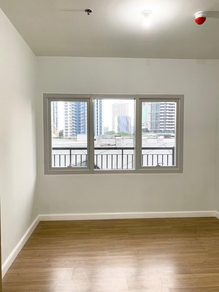 TWO  MARIDIEN  2 BEDROOM FOR SALE  high street south corporate plaza seda hotel photo 3