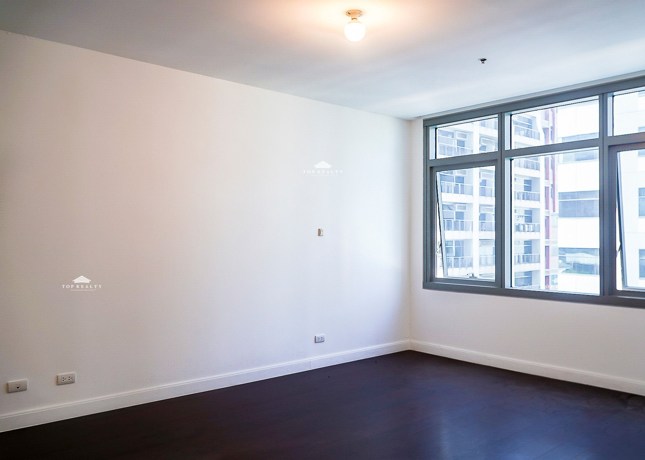 2-bedroom Corner Unit with Balcony for Sale in The Suites, Bonifacio Global City photo 3