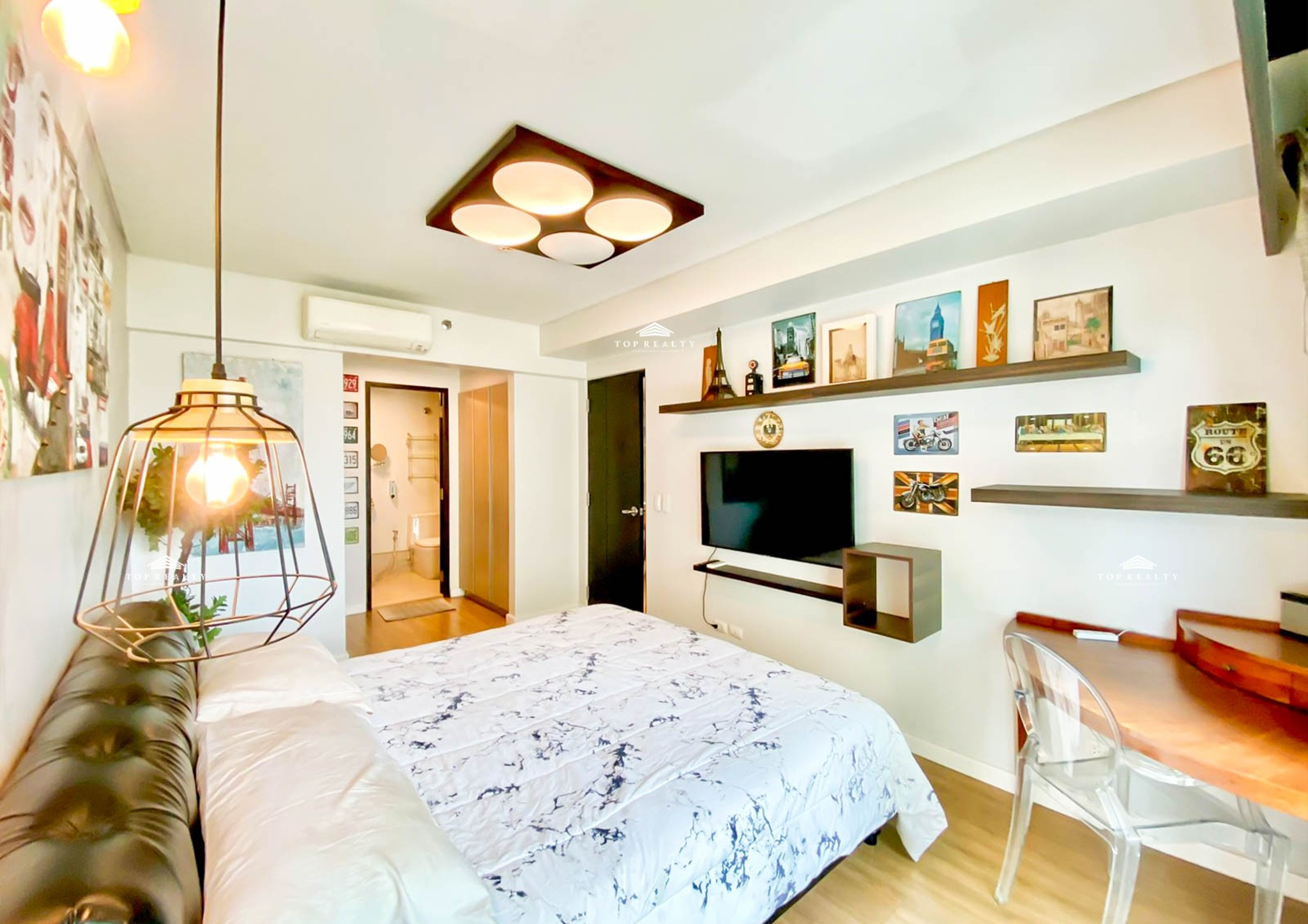 Two Serendra This fully furnished corner unit offers sweeping vistas of Laguna photo 2