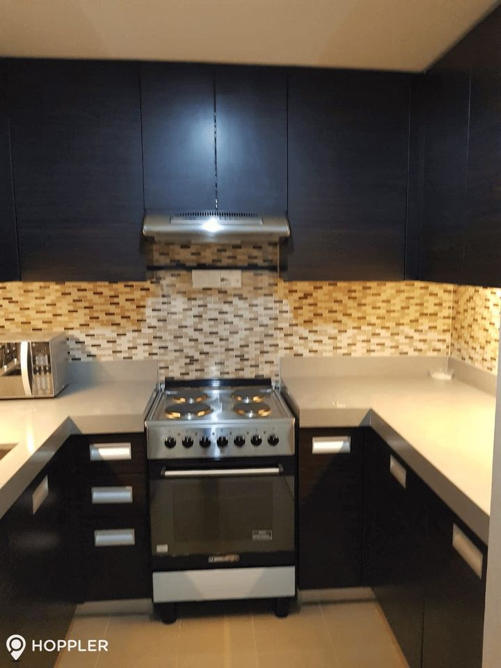 1BR Condo for Sale in Edades Tower and Garden Villas, Rockwell Center, Makati photo 4