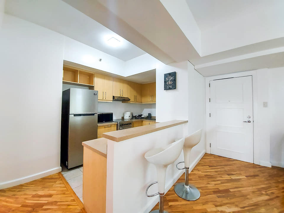 1br condo in the Manansala Rockwell, Makati photo 4