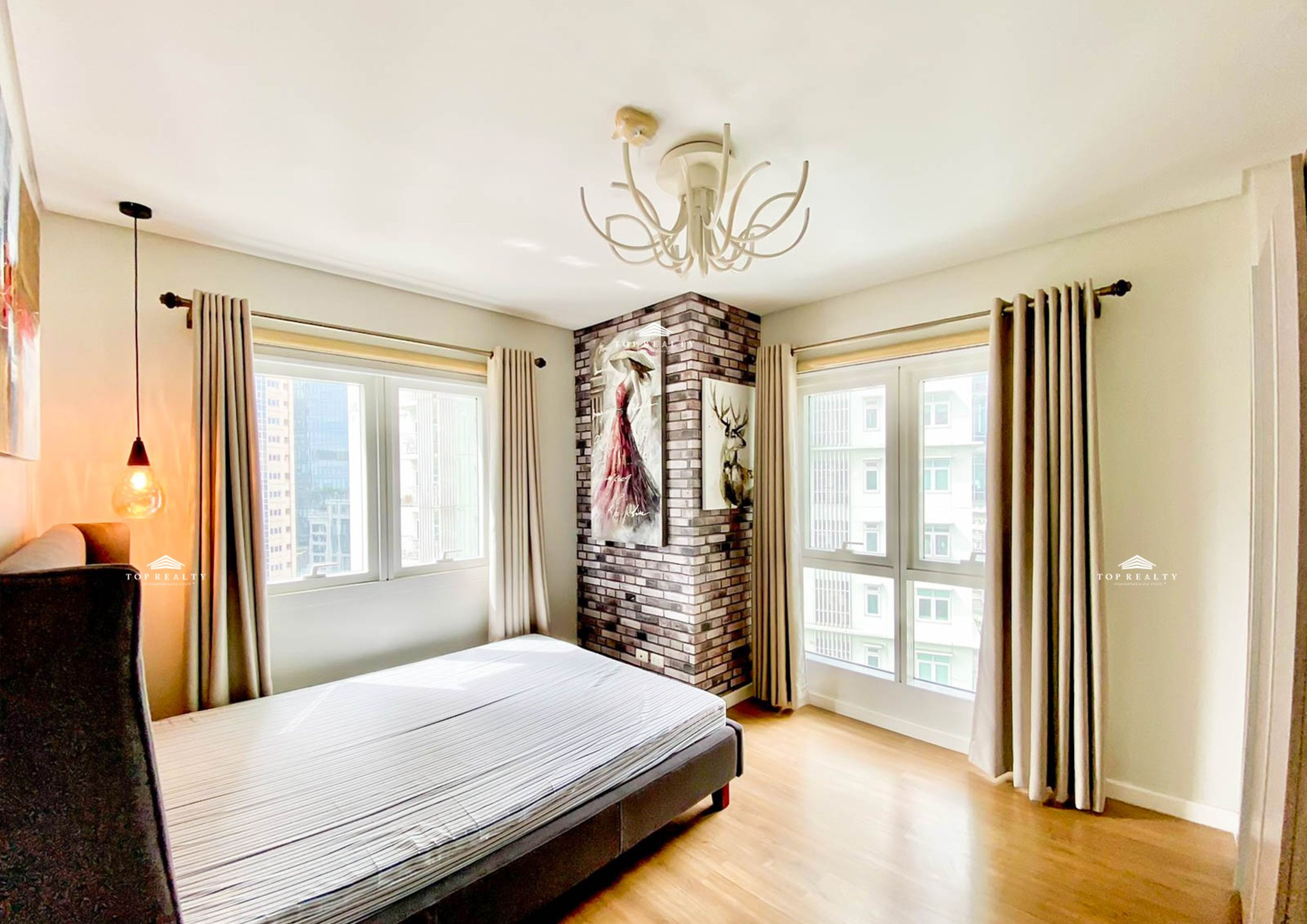 Two Serendra This fully furnished corner unit offers sweeping vistas of Laguna photo 5
