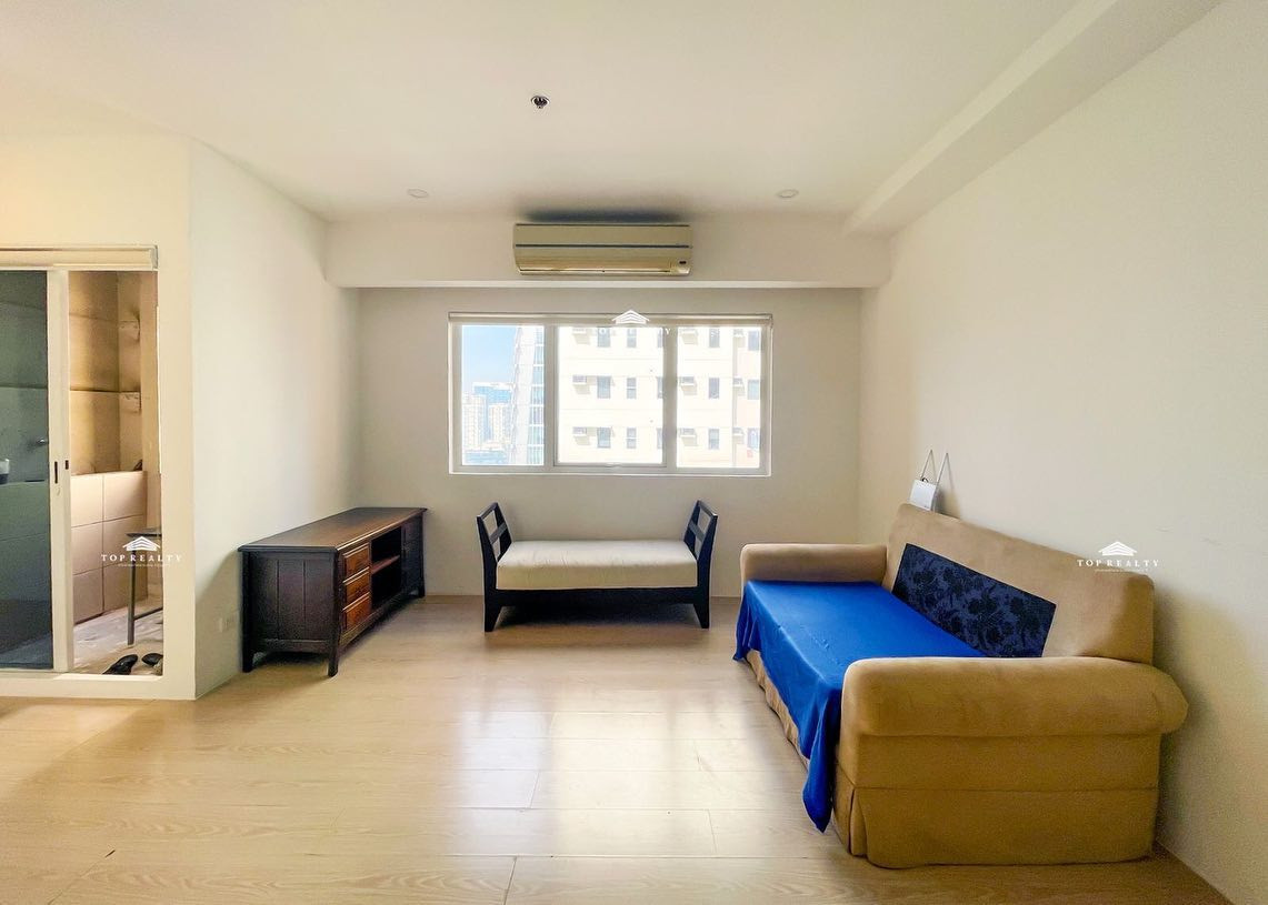 3-bedroom Condo Unit for Sale in South of Market, Bonifacio Global City photo 2