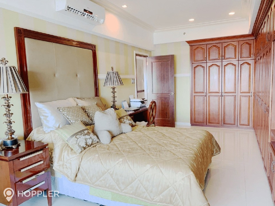 2BR Condo for Sale in MetroWalk Complex, Ortigas Center, Pasig photo 5