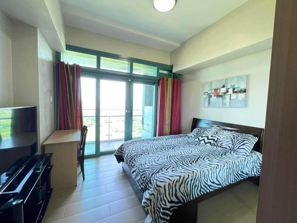 8 FORBES 2BR Furnished Condo Unit photo 5