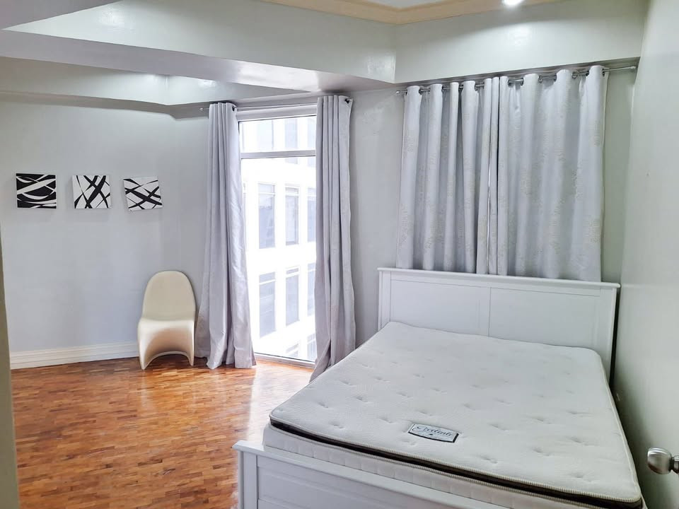 Salcedo Park Tower Makati For Sale photo 3