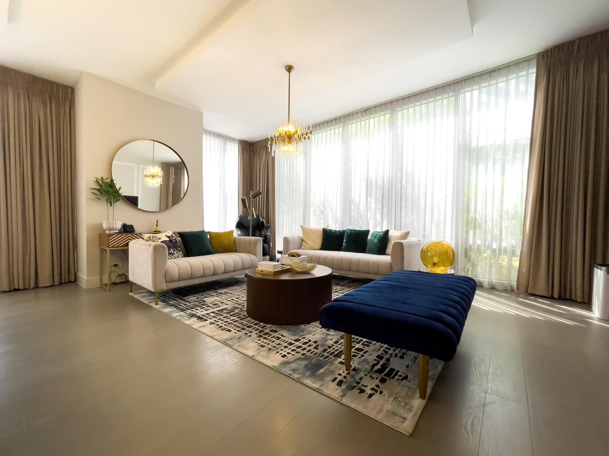 An Ultra Luxe Condo for Sale in Makati City photo 2