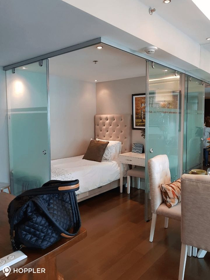 1BR Condo for Sale in Edades Tower and Garden Villas, Rockwell Center, Makati photo 5