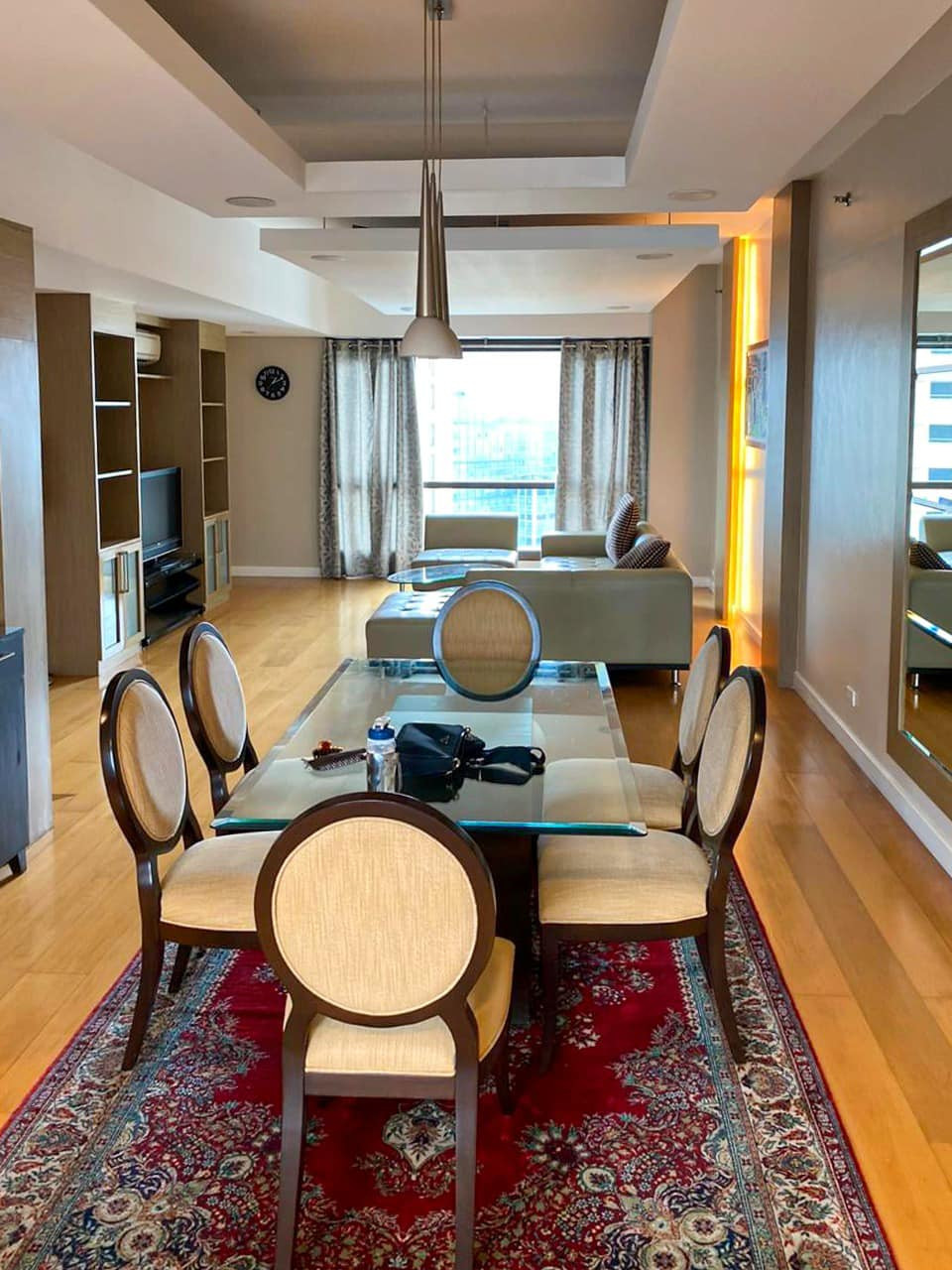 Bedroom Fully Furnished Condo in Shang Grand Tower photo 4