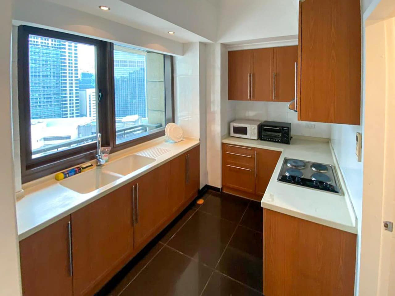 Bedroom Fully Furnished Condo in Shang Grand Tower photo 5