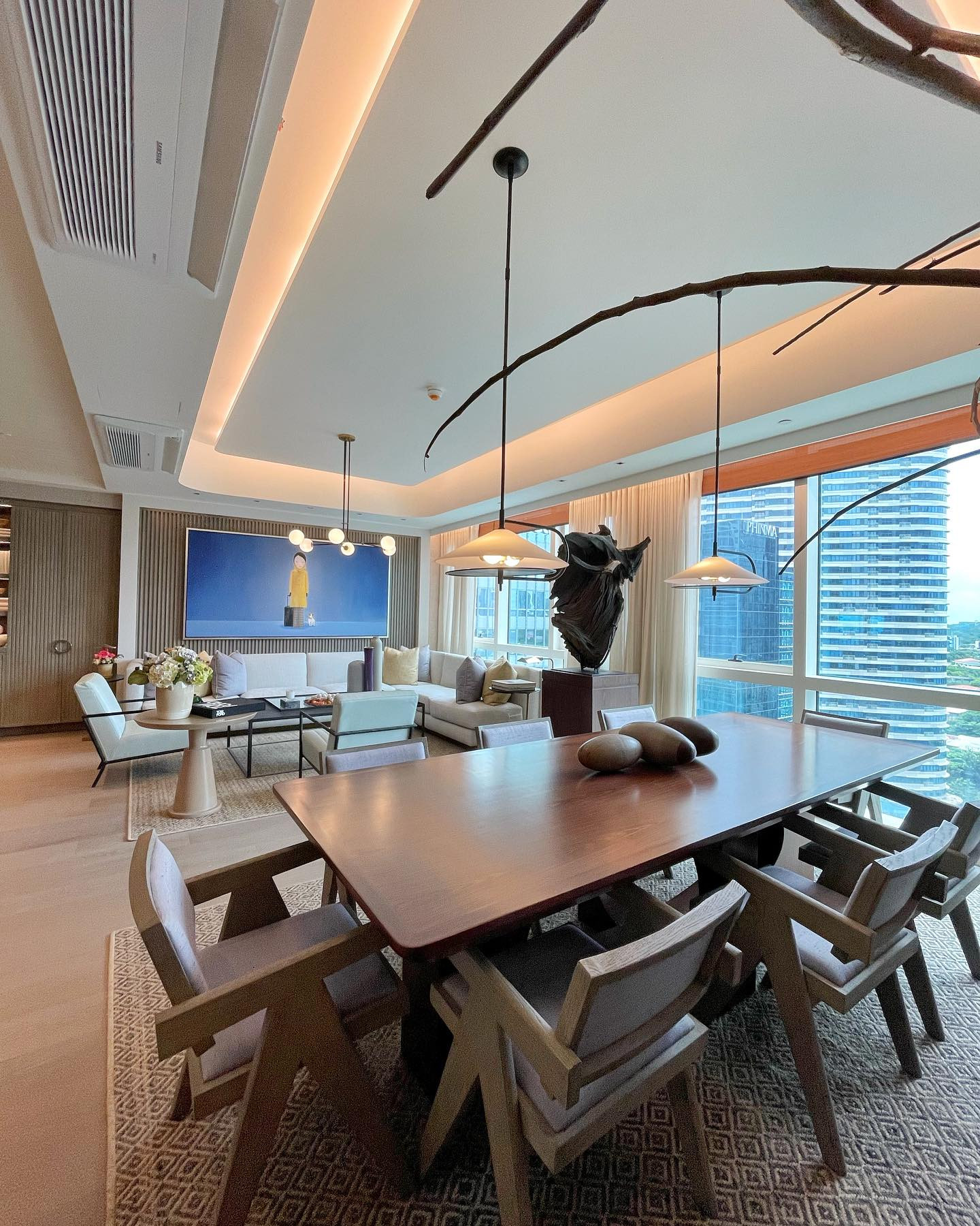 Luxurious Condominium for Sale at The Balmori Suites Rockwell Makati photo 2