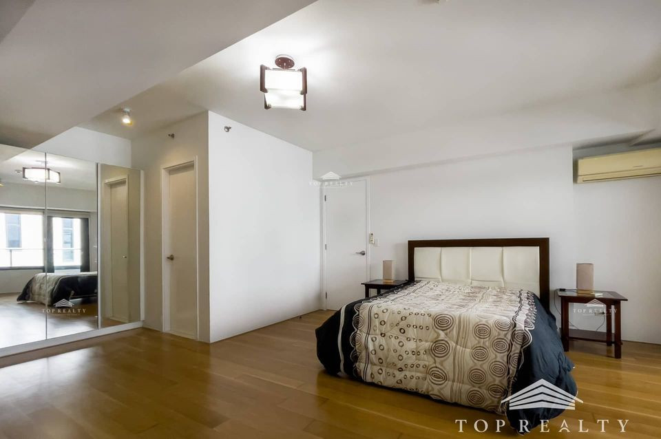 Arya Residences | Semi Furnished Two Bedroom 2BR Condo Unit for Sale in BGC photo 4