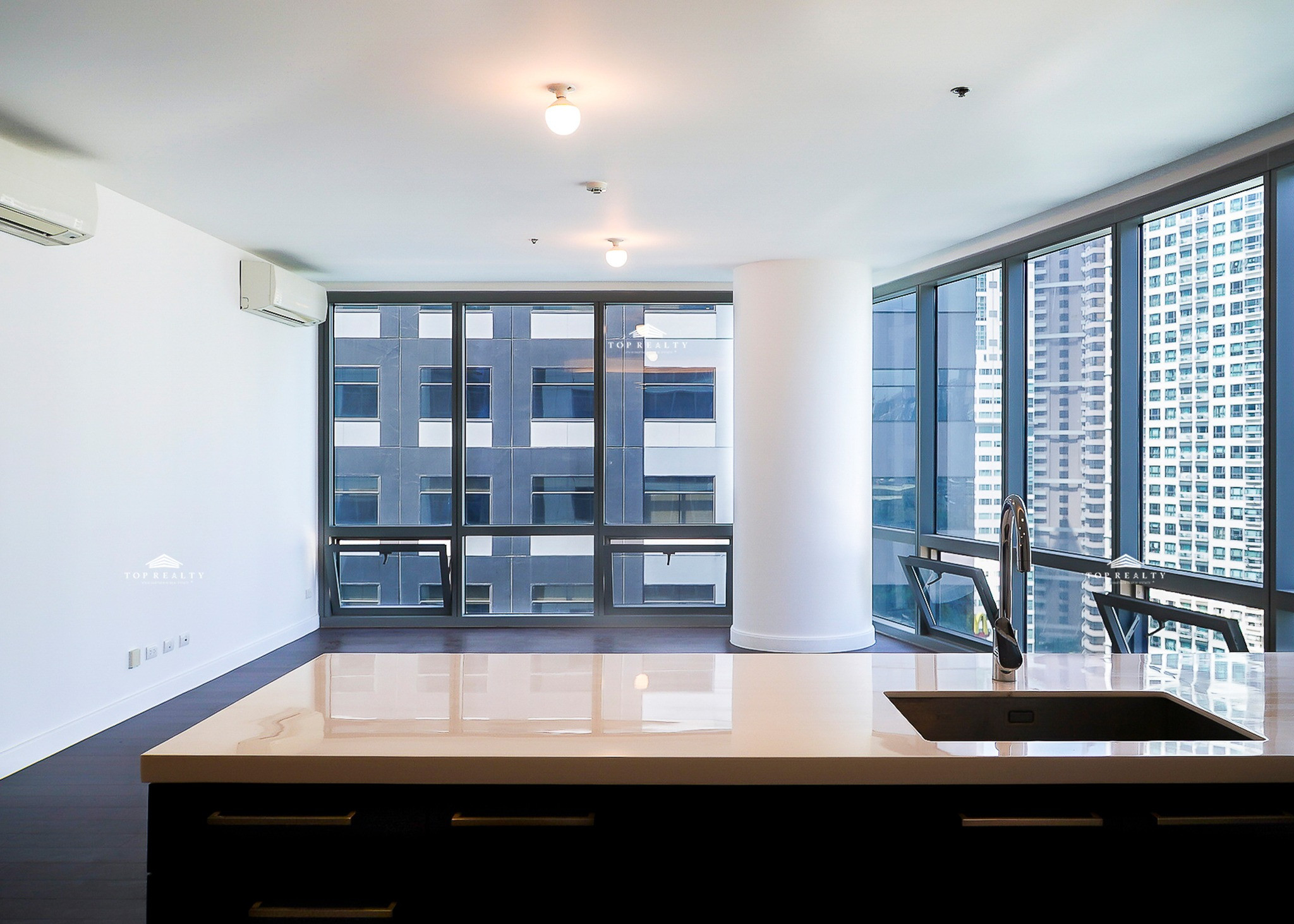 2-bedroom Corner Unit with Balcony for Sale in The Suites, Bonifacio Global City photo 2