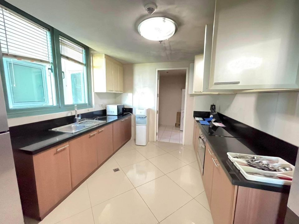 8 FORBES 2BR Furnished Condo Unit photo 4