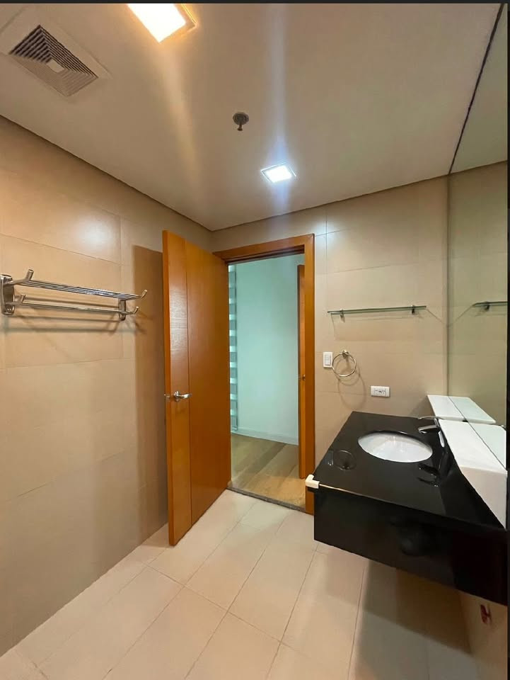 1BR Unit For Sale - Park Terraces photo 5