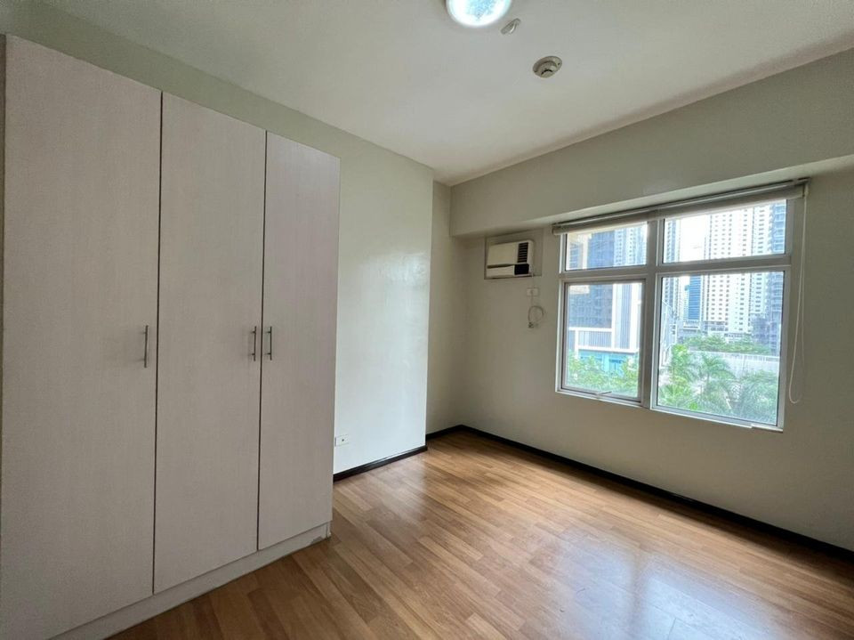 2BR Two Serendra - Encino Tower photo 5