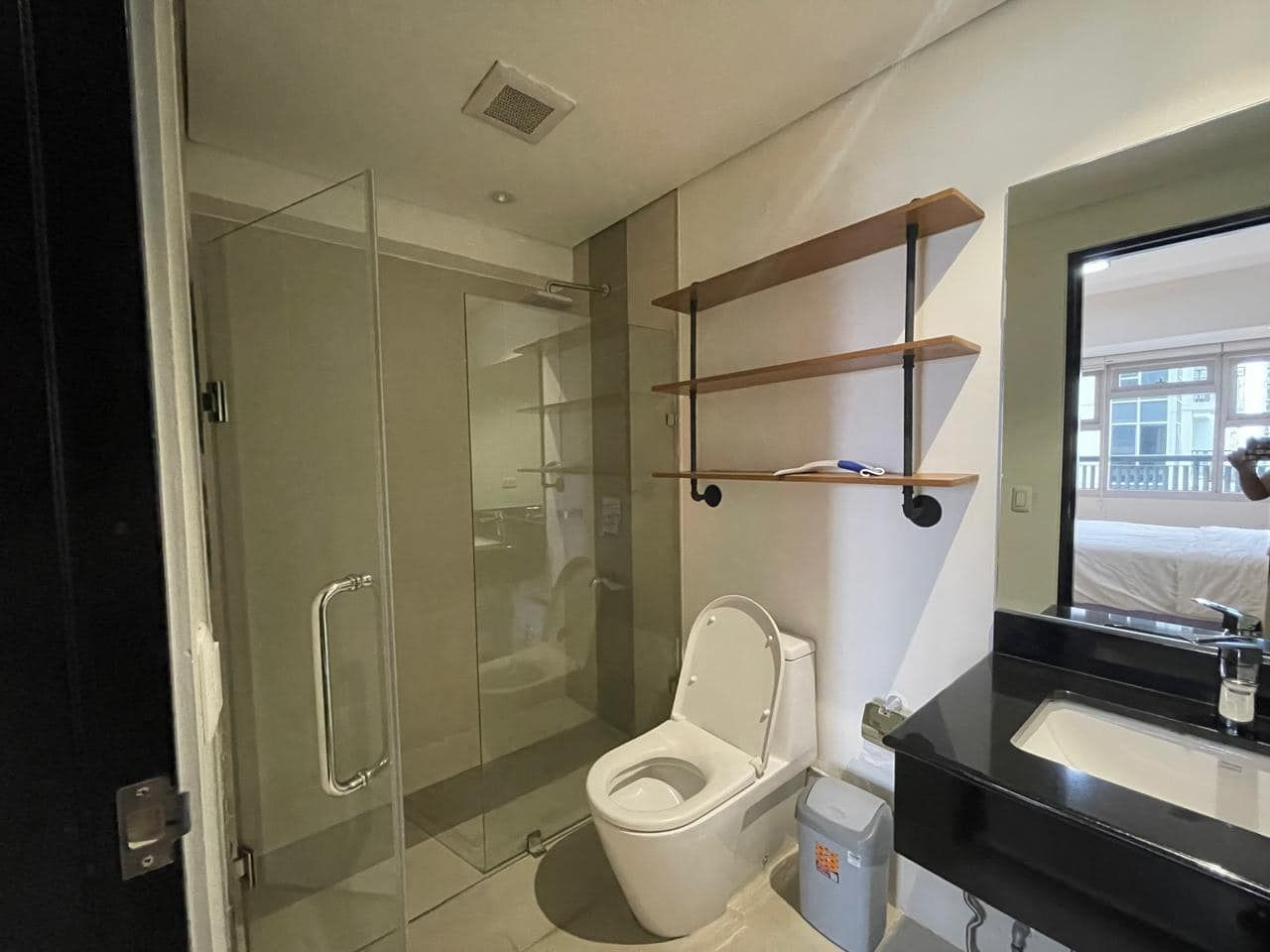 Own this Fully Furnished 1-Bedroom Corner Unit in One Maridien Tower photo 5