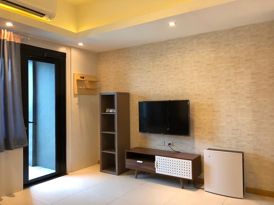 BGC condo Icon Plaza for rush sale photo 2