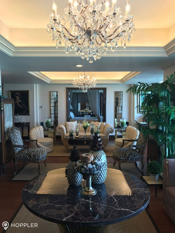 3BR Condo for Sale in Discovery Primea, Urdaneta Village, Makati photo 2