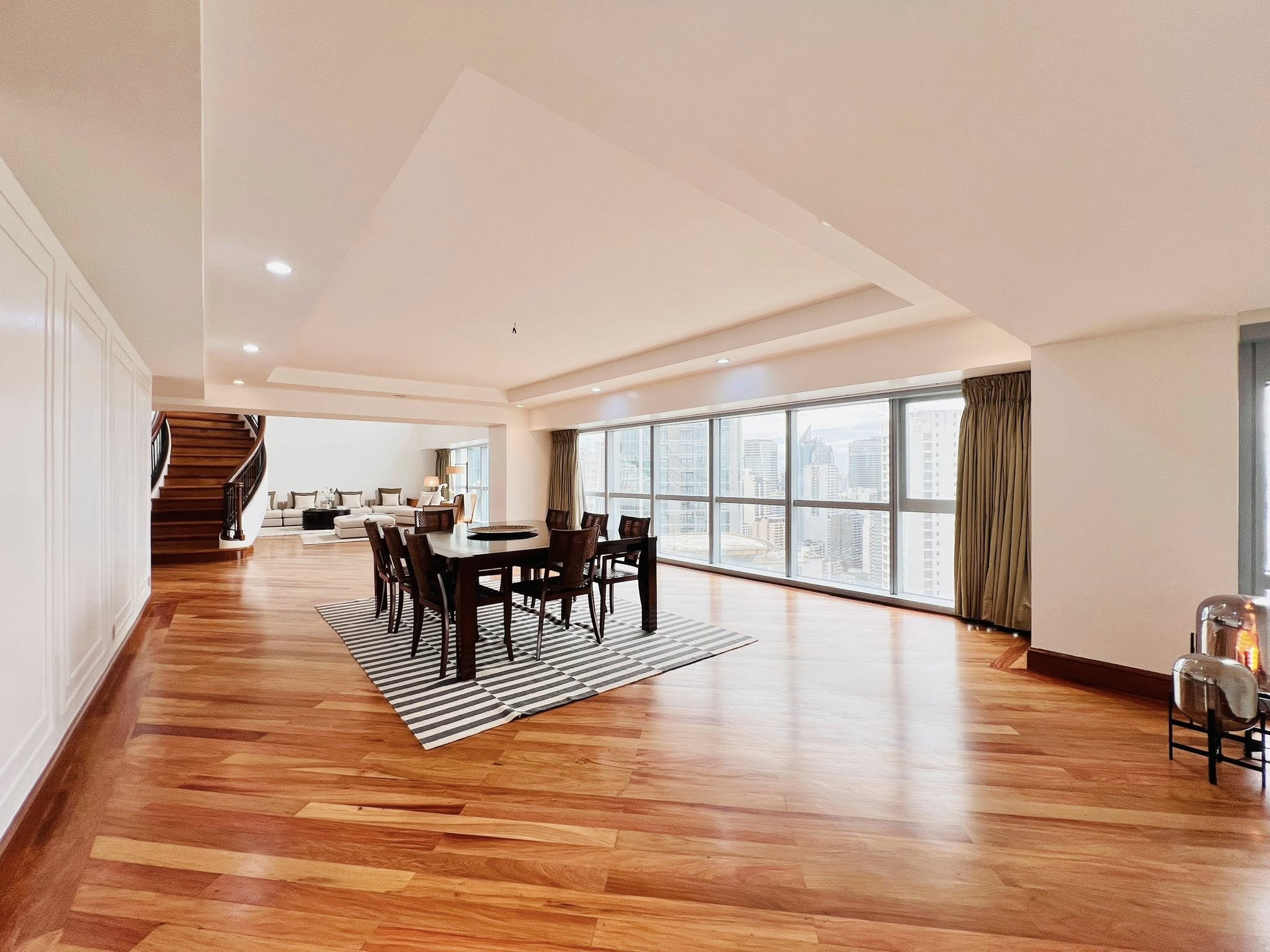 Walk-Through this 4-Bedroom Penthouse Bi-Level Unit in The Forbes Tower photo 2