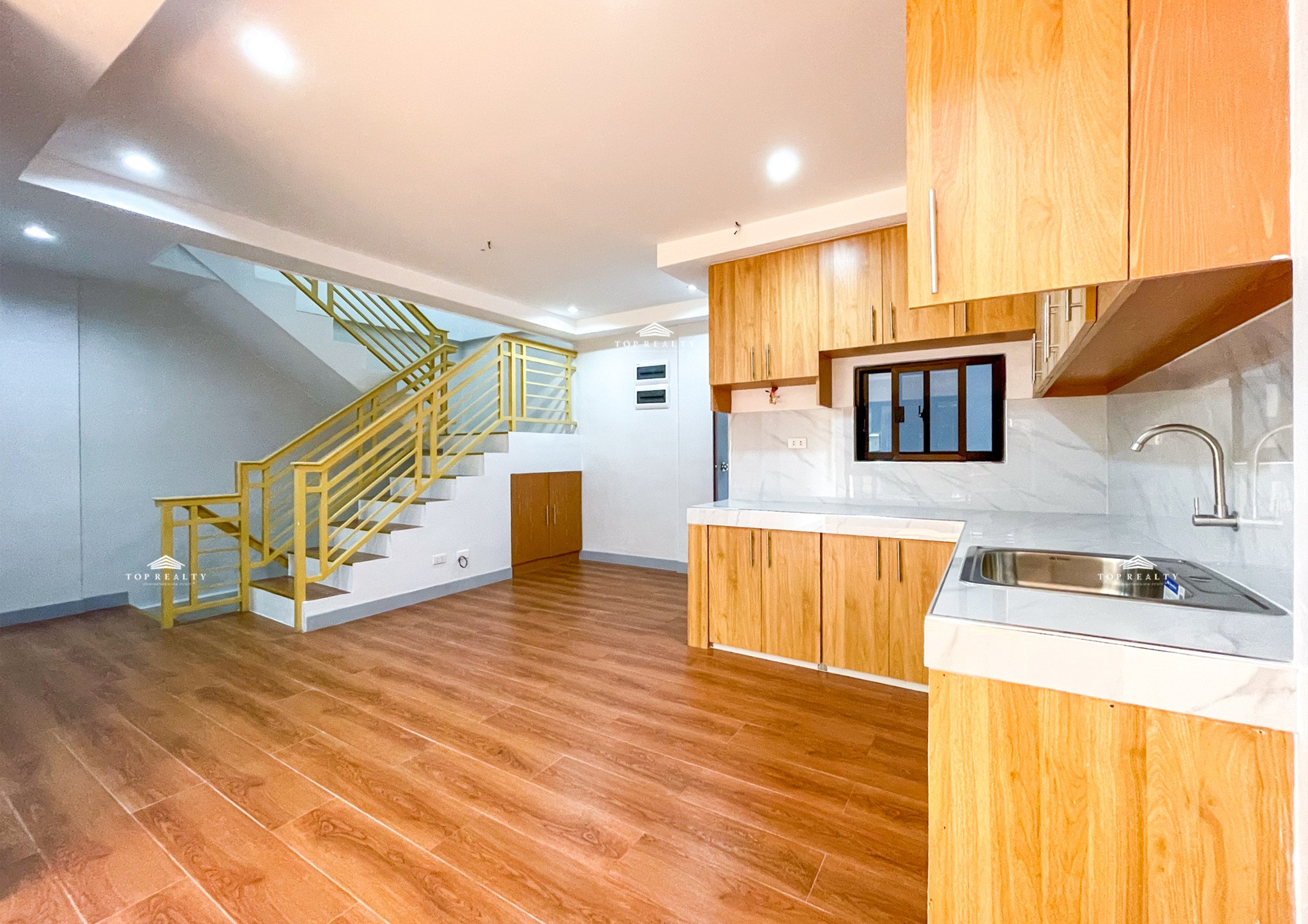 Brand-new townhouses located in a secure, exclusive gated community within a pri photo 2