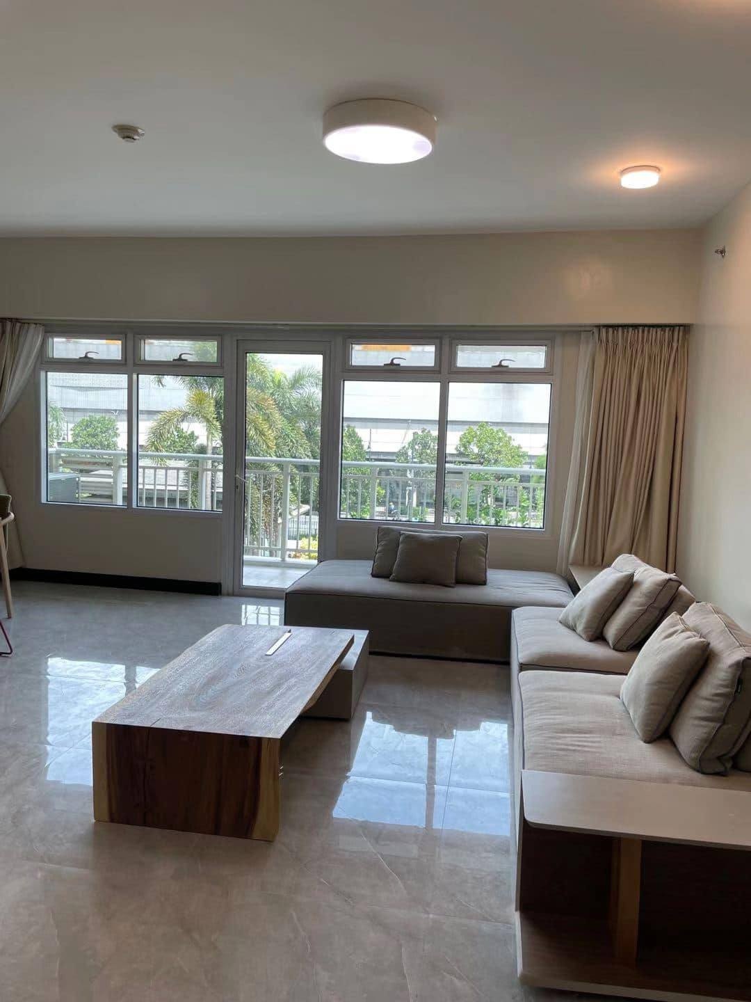 One Serendra 2BR unit facing market market with parking photo 1