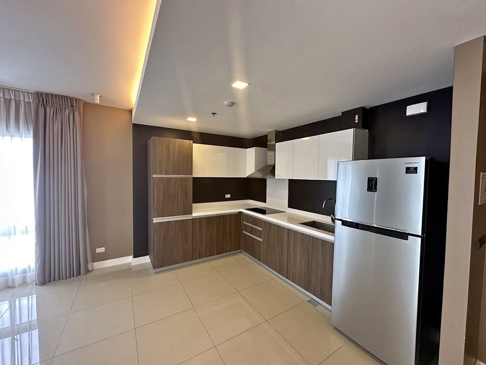 East gallery place 2br for sale high street Maridien verve residences photo 2