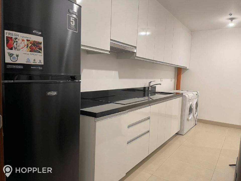 3BR Condo for Sale in Two Roxas Triangle, Salcedo Village, Makati photo 4
