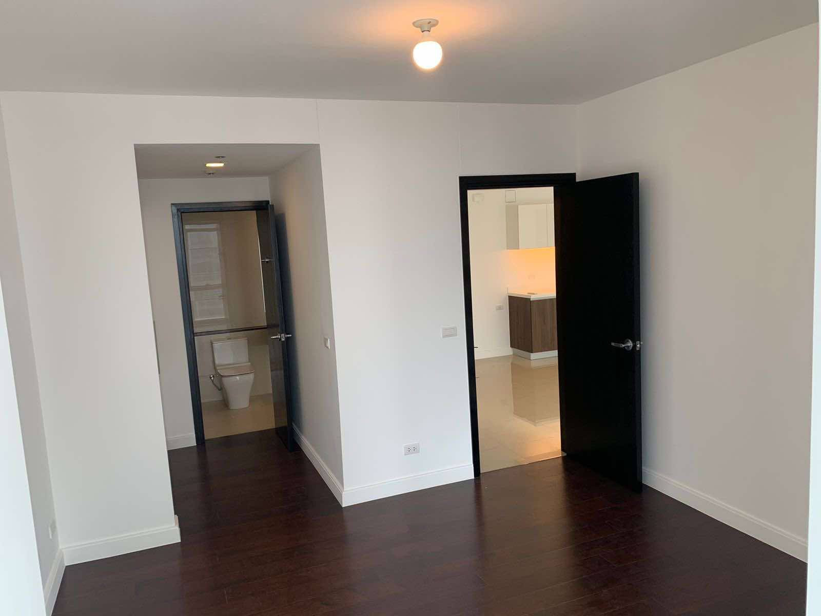West Gallery Place 1Bedroom unit with parking slot photo 5