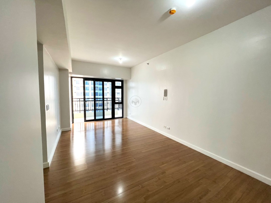 A Bright and Breezy 3 Bedroom (twin flat/ investor's unit) for Sale in Pasig photo 2