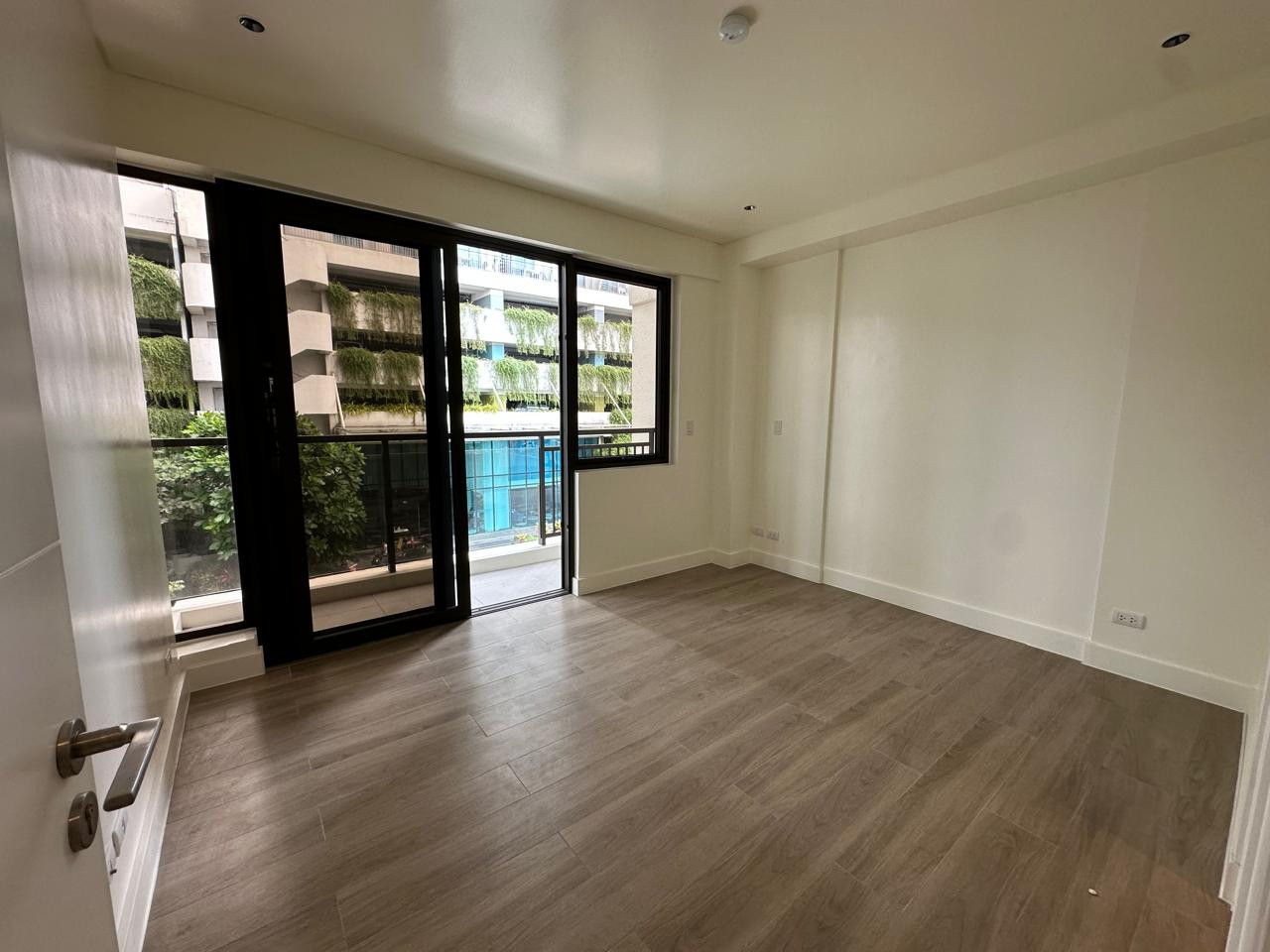 Pristine 5-Bedroom Townhouse, in Mandaluyong photo 4