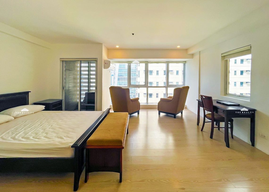3-bedroom Condo Unit for Sale in South of Market, Bonifacio Global City photo 1