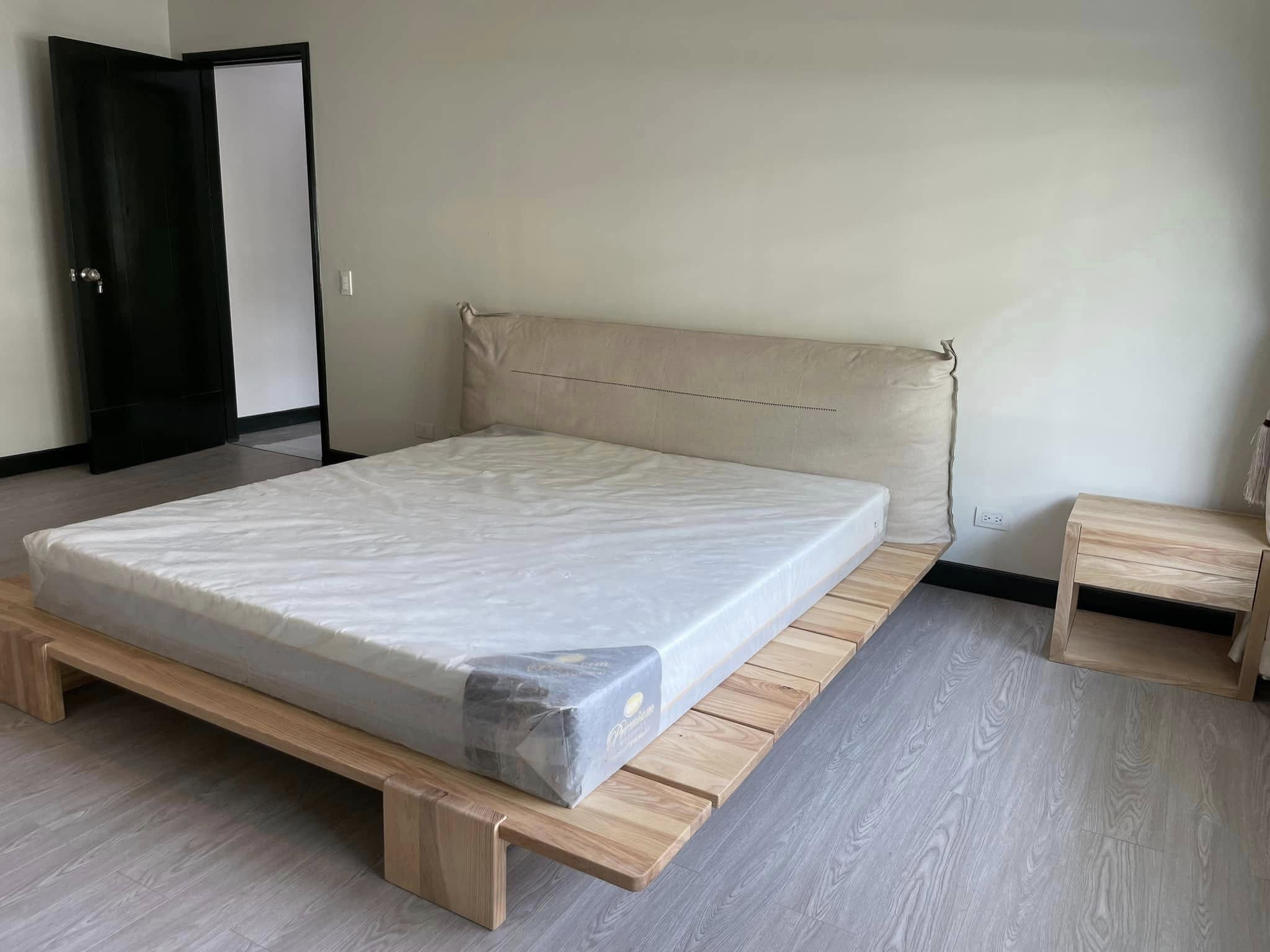 One Serendra 2BR unit facing market market with parking photo 4