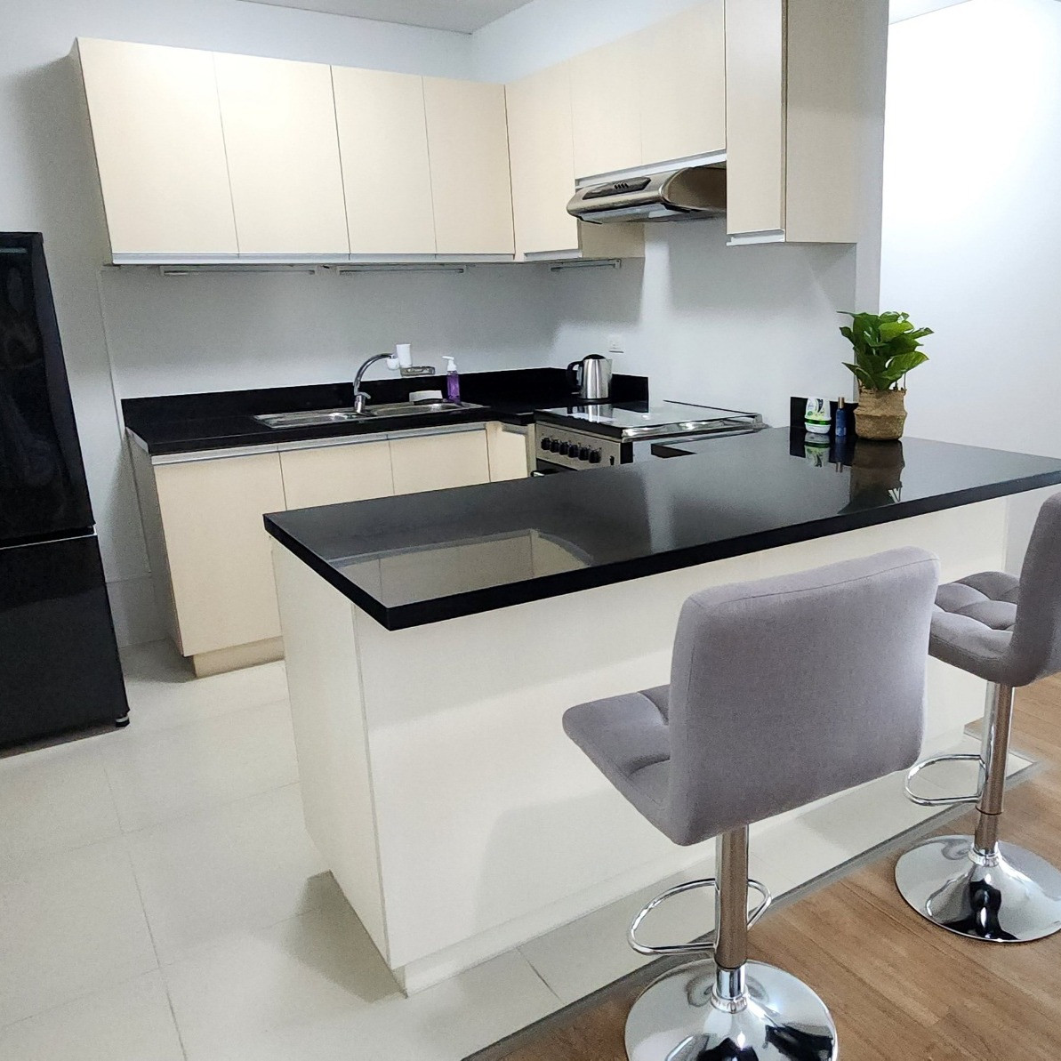 Beautiful Spotless Condo Unit For Sale In Solstice Tower 1, Circuit Makati photo 3
