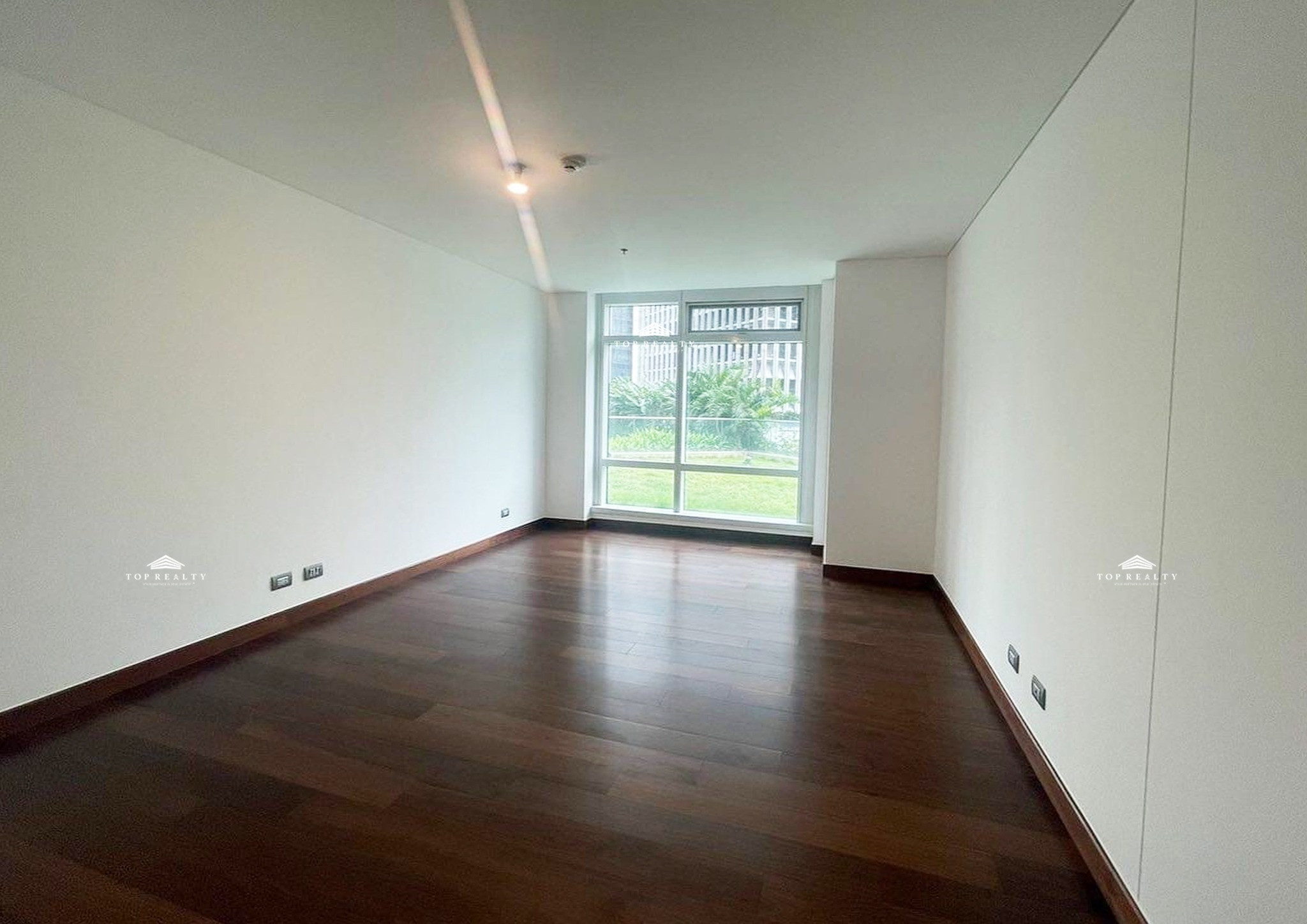 3BR Special Garden Condo Unit for Sale in Two Roxas Triangle, Makati City photo 2