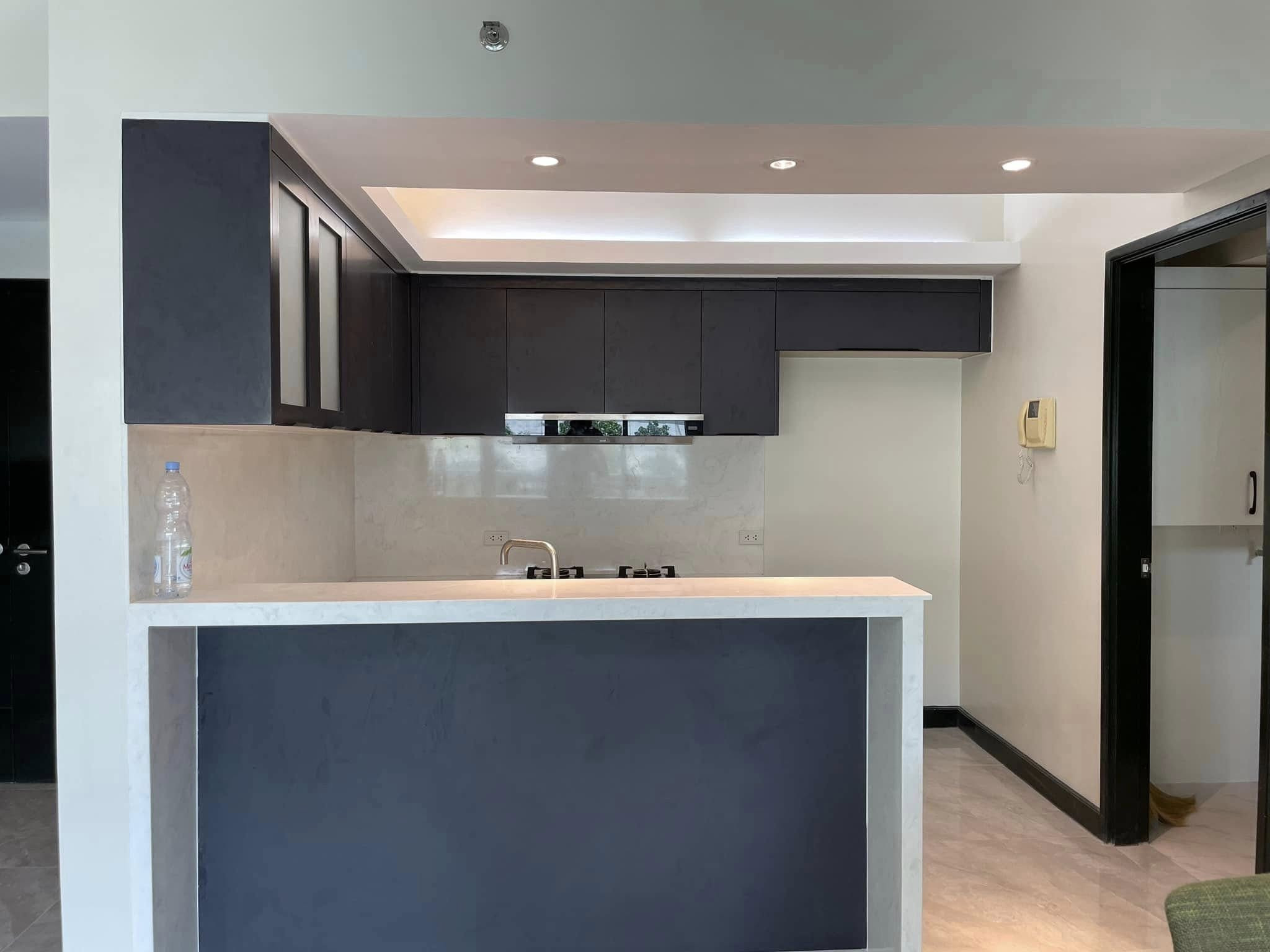 One Serendra 2BR unit facing market market with parking photo 3