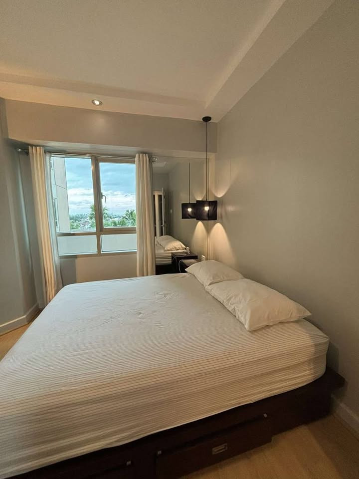 The Grove by Rockwell 1BR with Balcony Condominium photo 5