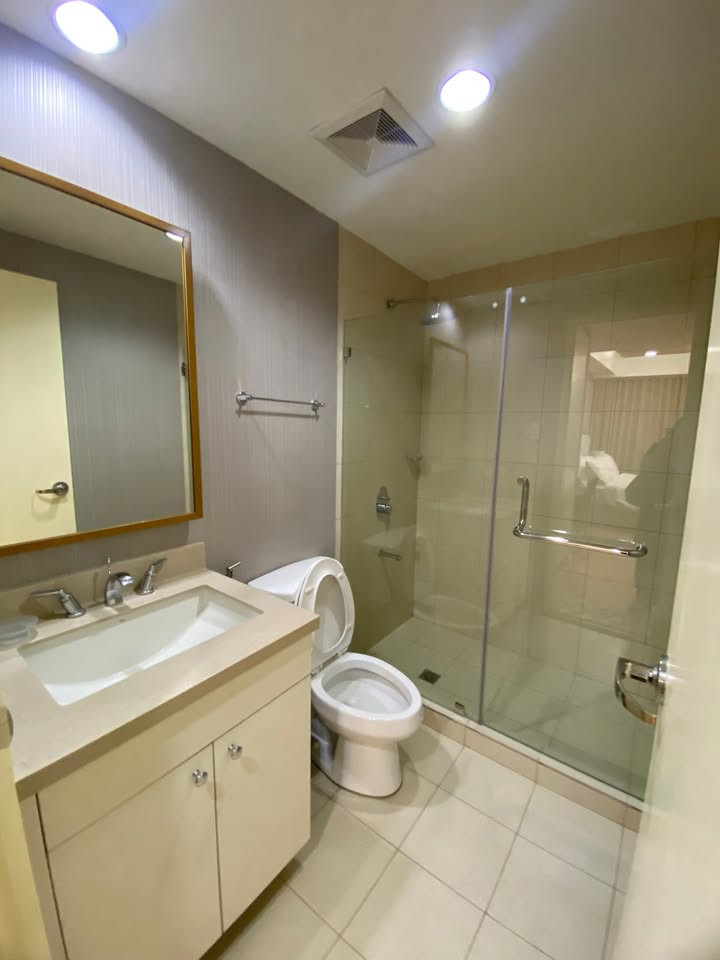 One Rockwell East Tower photo 5