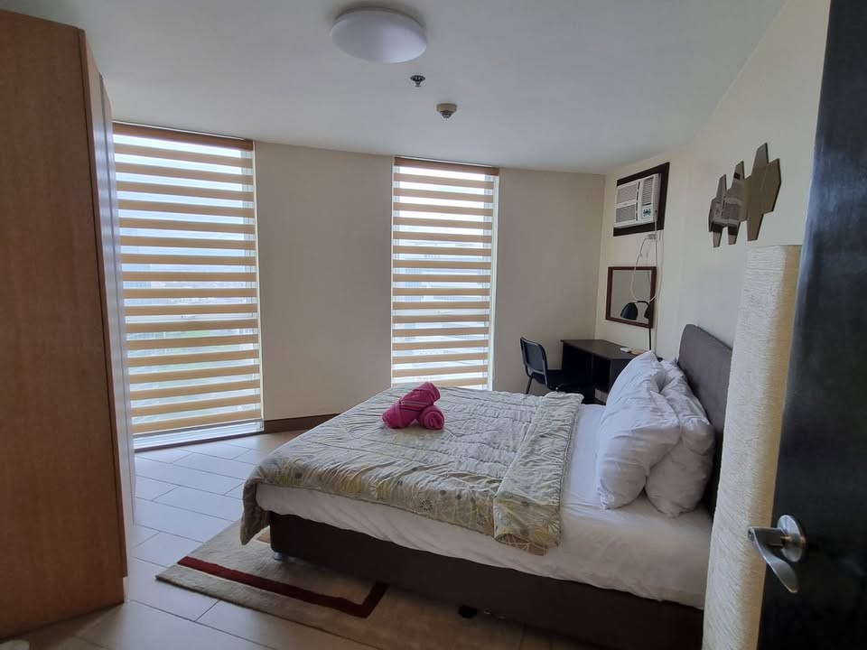 Fully furnished 3-bedroom condo with parking for sale at The Venice Luxury photo 4